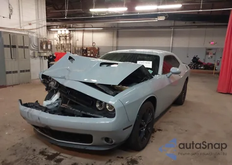 2021 Dodge Challenger Sxt Awd z USA, uszkodzony, nr VIN 2C3CDZGG3MH649967